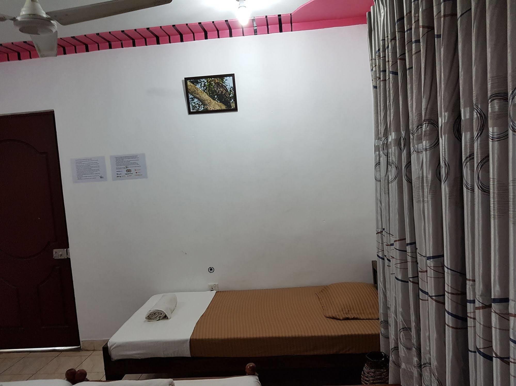 קנדי Hostel 107 מראה חיצוני תמונה