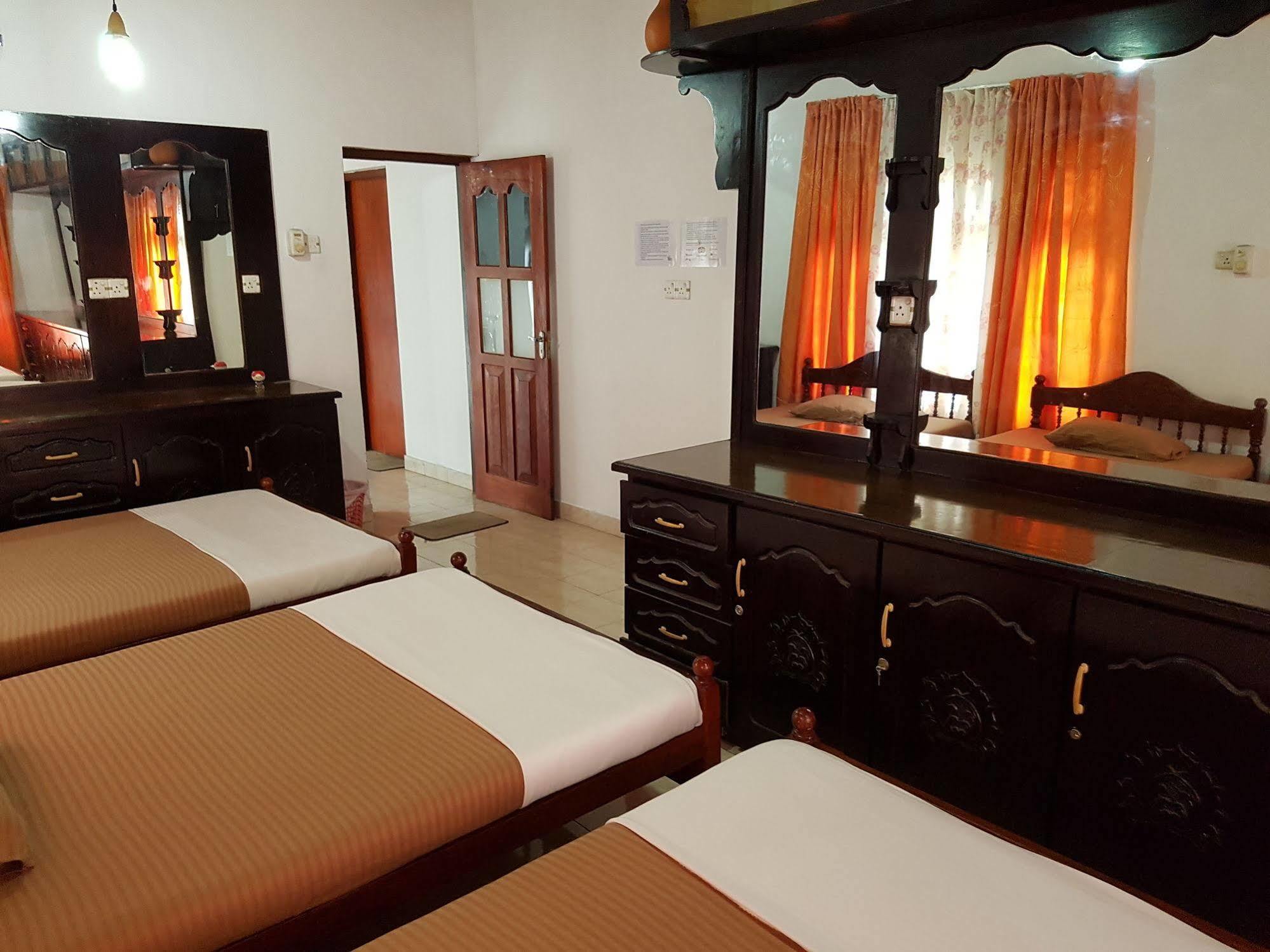 קנדי Hostel 107 מראה חיצוני תמונה
